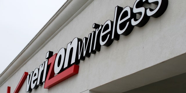 A Verizon wireless store is shown in Del Mar, California June 6, 2013. The Obama administration on June 6, 2013 acknowledged that it is collecting a massive amount of telephone records from at least one carrier, reopening the debate over privacy even as it defended the practice as necessary to protect Americans against attack. REUTERS/Mike Blake (UNITED STATES - Tags: CRIME LAW POLITICS BUSINESS TELECOMS) - RTX10E2F