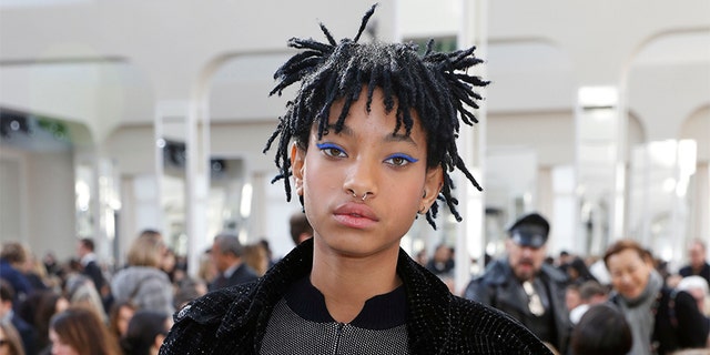 Singer Willow Smith poses before attending the Chanel Fall/Winter 2016/2017 women's ready-to-wear collection show in Paris, France, March 8, 2016.  REUTERS/Benoit Tessier - D1AESRHYUOAB