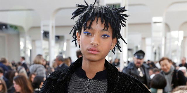 Singer Willow Smith poses before attending the Chanel Fall/Winter 2016/2017 women's ready-to-wear collection show in Paris, France, March 8, 2016. REUTERS/Benoit Tessier - D1AESRHYUOAB