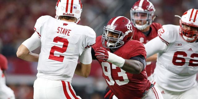 Sep 5, 2015; Arlington, TX, USA; Alabama Crimson Tide defensive lineman Jonathan Allen (93) sacks Wisconsin Badgers quarterback Joel Stave (2) during the second quarter at AT&T Stadium. Mandatory Credit: Tim Heitman-USA TODAY Sports