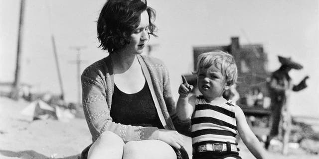 Marilyn Monroe and her mother Gladys.