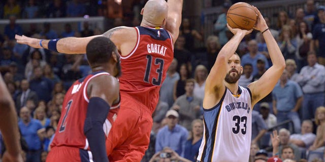 Gasol shoots a three-pointer against Washington Wizards Oct. 30, 2016, in Memphis, Tenn.