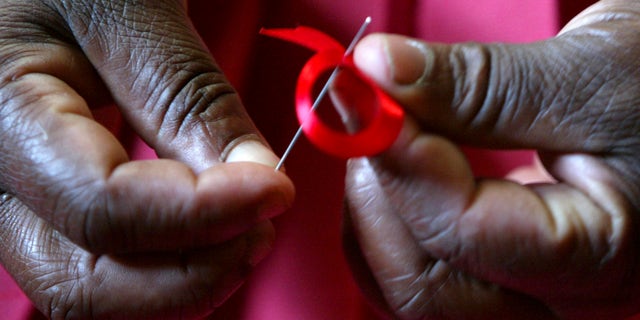 A Kenyan woman prepares ribbons ahead of December 1st, the World Aids Day at Beacon of Hope centre in Nairobi. (REUTERS/Antony Njuguna/Files)