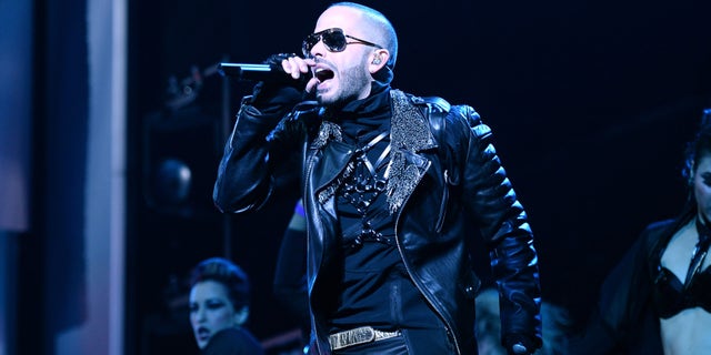 LAS VEGAS, NV - NOVEMBER 21: Recording artist Yandel onstage during the 14th Annual Latin GRAMMY Awards held at the Mandalay Bay Events Center on November 21, 2013 in Las Vegas, Nevada. (Photo by Ethan Miller/Getty Images for LARAS)