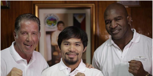 Pictured Yank Barry, Manny Pacquiáo, Evander Holyfield.