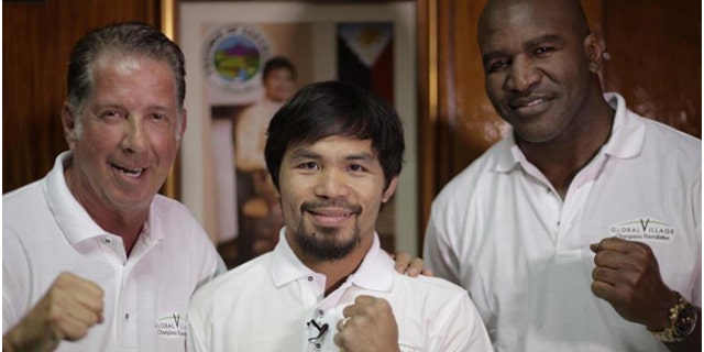 Pictured Yank Barry, Manny Pacquiáo, Evander Holyfield.