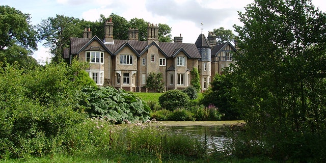 The cottage, formerly known as Bachelor’s Cottage, was once home to Queen Elizabeth II's grandparents, King George V and Queen Mary, the Duke and Duchess of York.