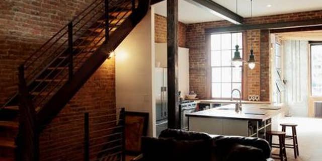 Searching for a place with some good cooking vibes? Look no further than this Brooklyn townhouse, which was deemed perfect for filming a new cooking show, “America’s Best Home Cook,” hosted by chef Bobby Flay.