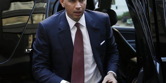 El jugador de los Yanquis, Alex Rodríguez, llega a la sede de Grandes Ligas el martes, 19 de noviembre de 2013, en Nueva York. (AP Photo/Seth Wenig)