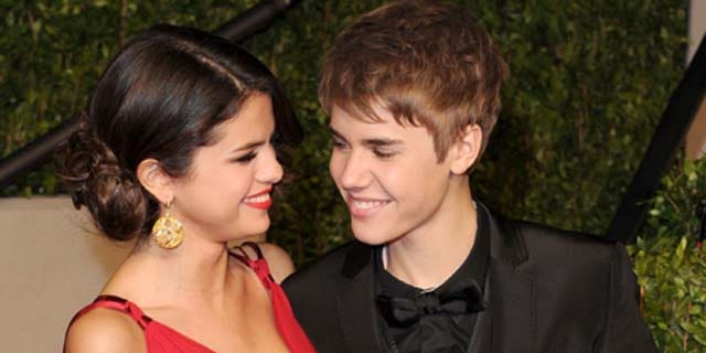 WEST HOLLYWOOD, CA - FEBRUARY 27:  Singer/actress Selena Gomez and singerJustin Bieber arrive at the Vanity Fair Oscar party hosted by Graydon Carter held at Sunset Tower on February 27, 2011 in West Hollywood, California.  (Photo by Craig Barritt/Getty Images)