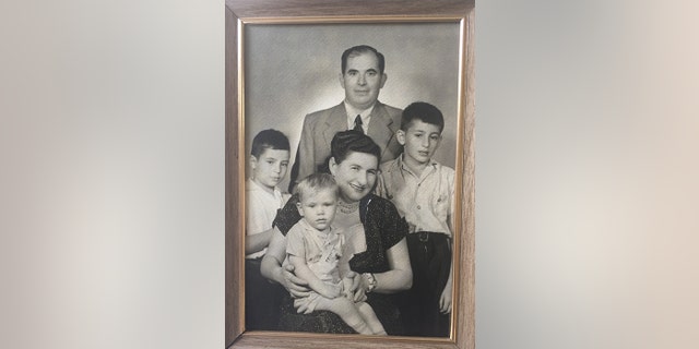 A 1957 photo of Regina Zlotnik and family.