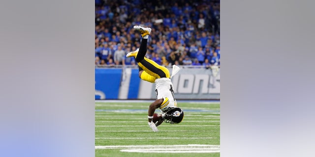 Pittsburgh Steelers wide receiver Antonio Brown (84) is flipped after making a catch against the Detroit Lions during an NFL football game in Detroit, Sunday, Oct. 29, 2017. Pittsburgh won 20-15. (AP Photo/Paul Sancya)