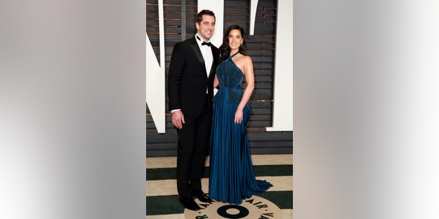 NFL football player Aaron Rogers and actress Olivia Munn arrive at the 2015 Vanity Fair Oscar Party in Beverly Hills, California February 22, 2015.