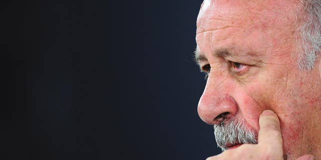 Spain's head coach Vicente del Bosque gestures during a press conference at the Atletico Paranaense training center in Curitiba, Brazil, Friday, June 20, 2014. Spain will play in group B of the Brazil 2014 World Cup. (AP Photo/Manu Fernandez)