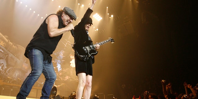AC/DC lead vocalist Brian Johnson (L) and Angus Young perform at the O2 Millennium Dome stadium in London April 14, 2009. REUTERS/Luke MacGregor (BRITAIN ENTERTAINMENT) - RTXDZMR