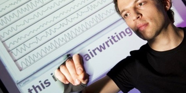 Airwriting: Based on motion signals, a computer recognizes letters written into thin air.