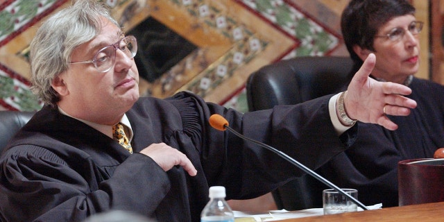 Alex Kozinski, pictured in 2003, served as chief judge on the U.S. Court of Appeals for the Ninth Circuit