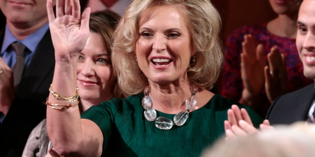 Republican presidential nominee Mitt Romney's wife Ann waves to the crowd before the start of the final U.S. presidential debate in Boca Raton, Florida, October 22, 2012. REUTERS/Scott Audette (UNITED STATES - Tags: ELECTIONS POLITICS USA PRESIDENTIAL ELECTION) - RTR39G6I