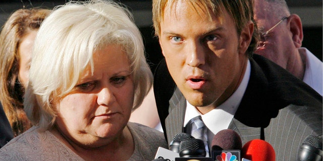 Anna Nicole Smith's mother Virgie Arthur (L) and Larry Birkhead speak outside Broward County Circuit Court in Ft. Lauderdale February 22, 2007, after the judge handed down the decision to release Smith's body and allow it to be taken to the Bahamas, Florida to be buried beside her son.