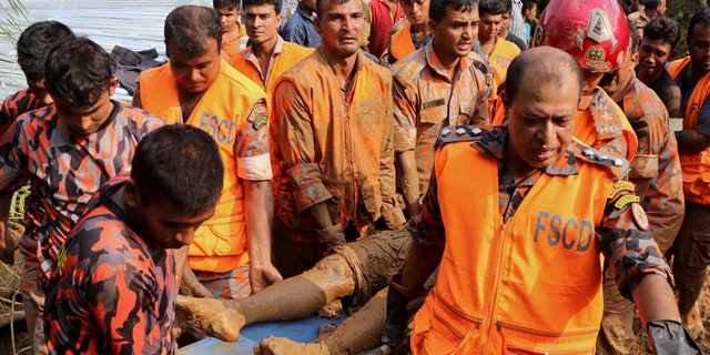 Rescuers carry the dead body of a victim after Tuesday's massive landslide in Rangamati district, Bangladesh, Wednesday, June 14, 2017. Rescuers struggled on Wednesday to reach villages hit by massive landslides that have killed more than a hundred while also burying roads and cutting power in southeastern Bangladesh, officials said. (AP Photo)