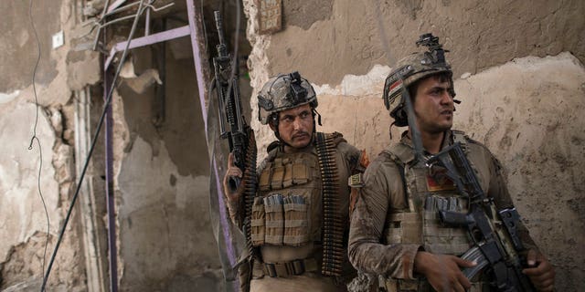 Iraqi Special Forces soldiers gather before advancing against Islamic State militants in the Old City of Mosul, Iraq, Sunday, July 2, 2017. (AP Photo/Felipe Dana)