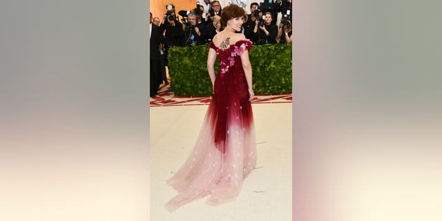 Scarlett Johansson attended to Met Gala wearing Marchesa.