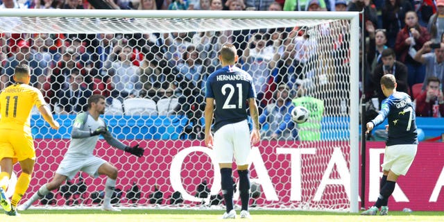 Antoine Griezmann (7) then scored from the spot to give France a 1-0 lead; France went on to win 2-1.