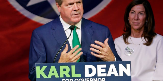 Former Nashville Mayor Karl Dean thanks supporters at a victory party after winning the Democratic nomination for Tennessee governor.