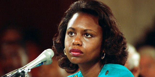 Anita Hill testifying before the Senate Judiciary Committee on the nomination of Clarence Thomas to the Supreme Court on Capitol Hill in Washington, 10 월. 11, 1991.