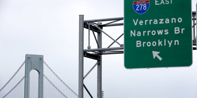 A road sign indicating an entrance to the Verrazano-Narrows Bridge.