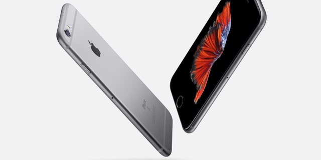 Apple has inked a deal with media magnate Oprah Winfrey.