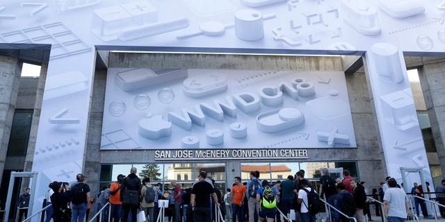 Attendees line up outside of the McEnery Convention Center for the Apple Worldwide Developers Conference in San Jose, Calif., Monday, June 4, 2018. (AP Photo/Marcio Jose Sanchez)