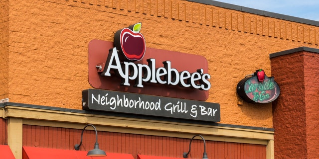 A couple who frequent a Pa. Applebee's have been picking up other people's tabs for years