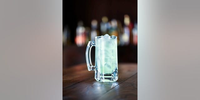 Applebees® Neighborhood Grill + Bar will be offering $1 margaritas, known fondly as the DollaritaTM, as part of the month-long national celebration of Applebees Neighborhood Appreciation Month. (PRNewsfoto/Applebee's Neighborhood Grill &)