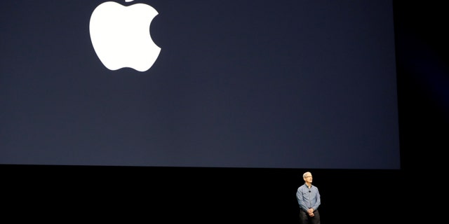 Apple Inc. CEO Tim Cook leads a moment of silence for the victims of the attack in Orlando as he opens the company's World Wide Developers Conference in San Francisco, California June 13, 2016. (REUTERS/Stephen Lam)
