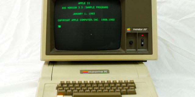 File photo - An Apple II computer is seen at B&R Computer Service shop in San Diego, California Jan. 22, 2014. (REUTERS/Mike Blake)