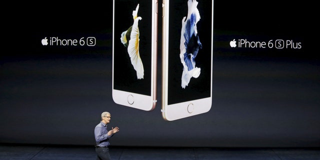 Apple CEO Tim Cook introduces the iPhone 6s and iPhone 6s Plus during an Apple media event in San Francisco, California, Sept. 9, 2015. (Reuters/Beck Diefenbach)