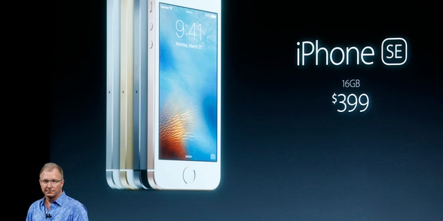 Apple Vice President Greg Joswiak introduces the iPhone SE during an event at the Apple headquarters in Cupertino, California March 21, 2016. (REUTERS/Stephen Lam)