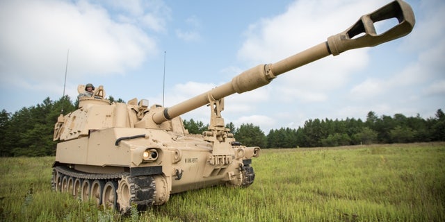 U.S. Army Wisconsin National Guard Soldiers from the 1-426 Field Artillery Battery operate an M109A6 Paladin Howitzer at Fort McCoy, Wis., August 18, 2018. (Photo by Spc. John Russell/U.S. Army)