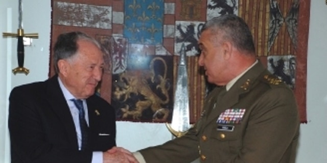 CNI Director Félix Sanz Roldán delivering the transcript of the letters to Army Chief of Staff Francisco Javier Varela Salas