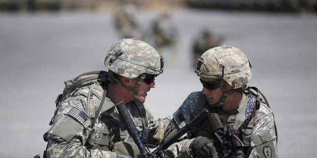 File photo - U.S. Army soldiers take part in a U.S.-South Korea joint live-fire military exercise at a training field in Pocheon, south of the demilitarized zone separating the two Koreas, March 25, 2015.