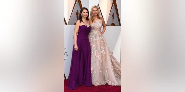 Ashley Judd (left) and Mia Sorvino walk the Oscars red carpet together.