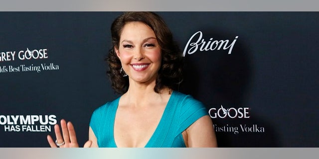Cast member Ashley Judd arrives at the premiere of the movie "Olympus Has Fallen" at the ArcLight Cinema in Hollywood, California March 18, 2013. REUTERS/Patrick Fallon (UNITED STATES - Tags: ENTERTAINMENT) - RTR3F6DH