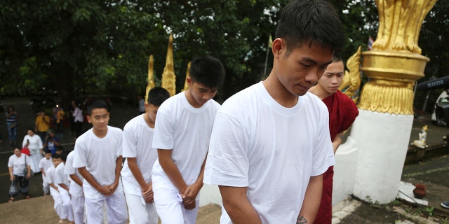 thai boys shave 1