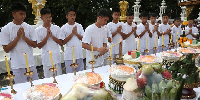 thai boys shave 3