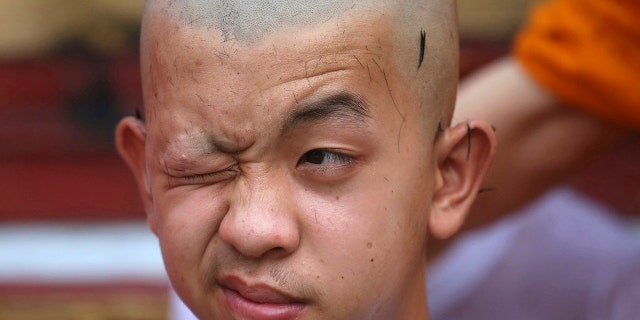 thai boys shave 4