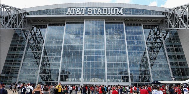 ARLINGTON, TX - SEPTEMBER 07: General view outside of AT&amp;T Stadium before the NFL game between the San Francisco 49ers and the Dallas Cowboys on September 7, 2014 in Arlington, Texas. The 49ers defeated the Cowboys 28-17. (Photo by Christian Petersen/Getty Images)