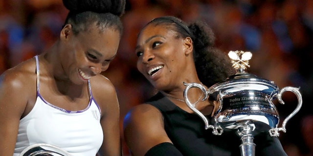 Serena Venus hug Aussie