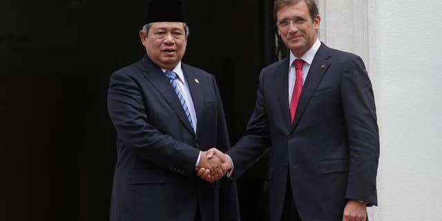 Indonesia's President Susilo Bambang Yudhoyono, left, shakes hands for the media with the Portuguese Prime Minister Pedro Passos Coelho before their meeting at the Sao Bento palace, the premier's official resident, in Lisbon, Friday, Sept. 19, 2014. The one day state visit of Yudhoyono was the first that an Indonesian President paid to Portugal since 1960. Bilateral relations between the two countries were severed during years after Indonesia annexed in 1975 East Timor, a former Portuguese colony. (AP Photo/Francisco Seco)