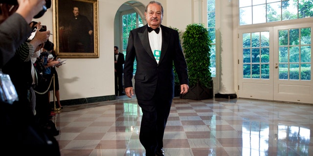 WASHINGTON - MAY 19:  Carlos Slim, Chairman and CEO of Telmex, Telcel and America Movil, arrives at the White House for a state dinner May 19, 2010 in Washington, DC.  President Barack Obama and first lady Michelle Obama are hosting Mexican President Felipe Calderon and his wife Margarita Zavala for a state dinner during their visit to the United States.   (Photo by Brendan Smialowski/Getty Images) *** Local Caption *** Carlos Slim